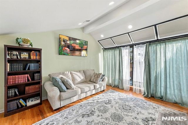 21 Yorkview Drive B6, Edgewater, NJ 07020