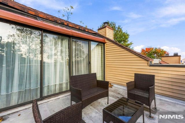 21 Yorkview Drive B6, Edgewater, NJ 07020