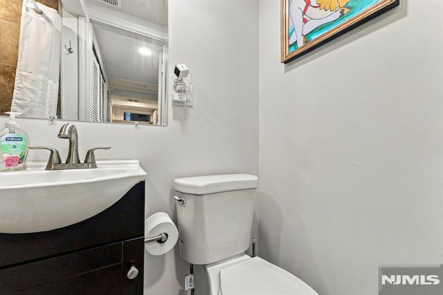 21 Yorkview Drive B6, Edgewater, NJ 07020