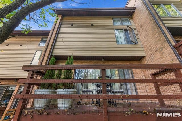 21 Yorkview Drive B6, Edgewater, NJ 07020