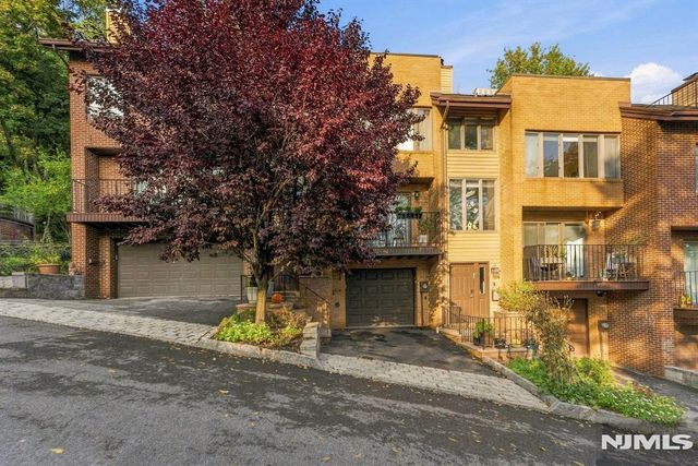 21 Yorkview Drive B6, Edgewater, NJ 07020