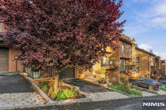 21 Yorkview Drive B6, Edgewater, NJ 07020