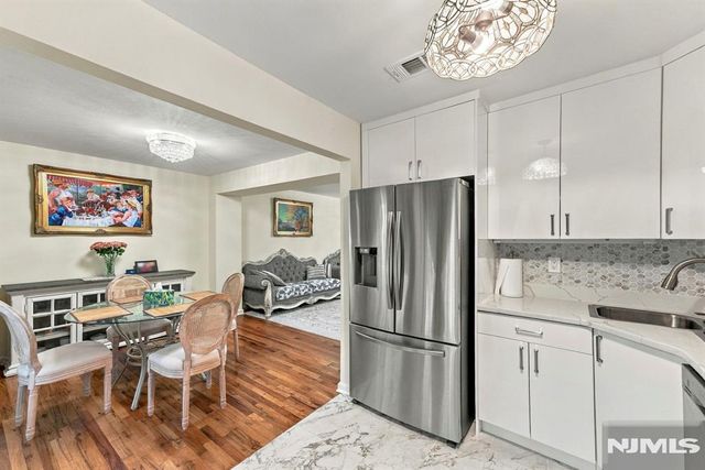 21 Yorkview Drive B6, Edgewater, NJ 07020
