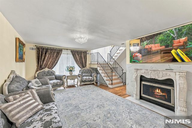 21 Yorkview Drive B6, Edgewater, NJ 07020