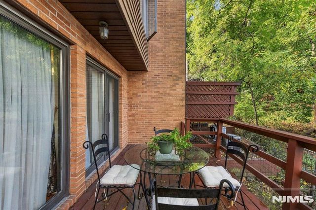 21 Yorkview Drive B6, Edgewater, NJ 07020