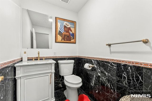 21 Yorkview Drive B6, Edgewater, NJ 07020