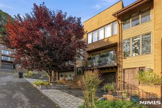 21 Yorkview Drive B6, Edgewater, NJ 07020