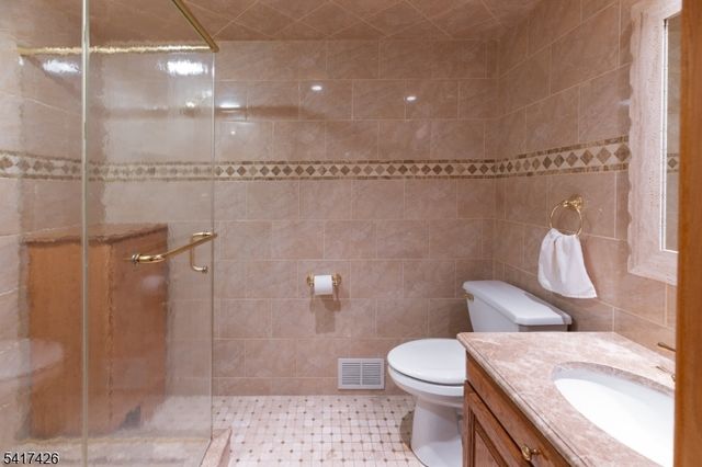 512 Van Bussum Ave, Garfield City, NJ 07026