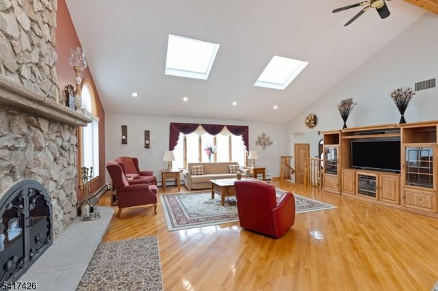 512 Van Bussum Ave, Garfield City, NJ 07026