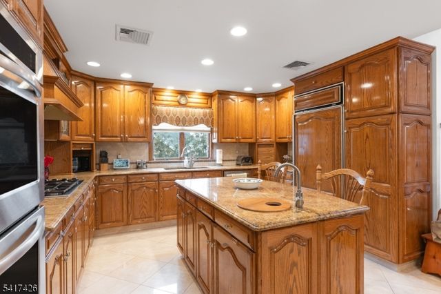 512 Van Bussum Ave, Garfield City, NJ 07026