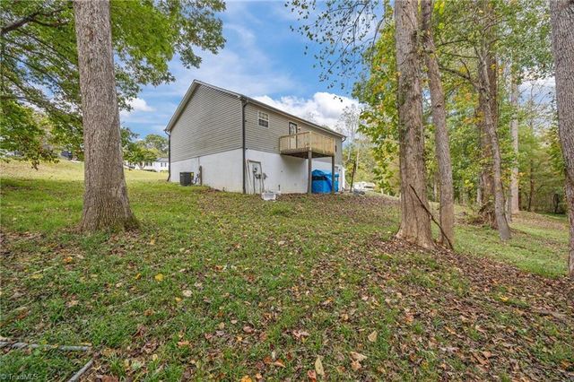 18 Candlestick Drive, Thomasville, NC 27360