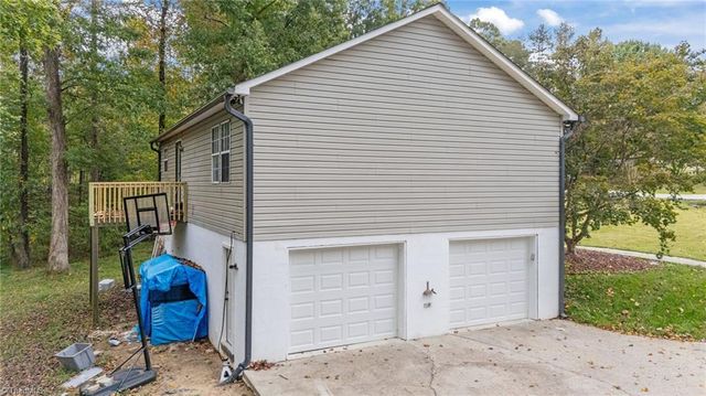 18 Candlestick Drive, Thomasville, NC 27360