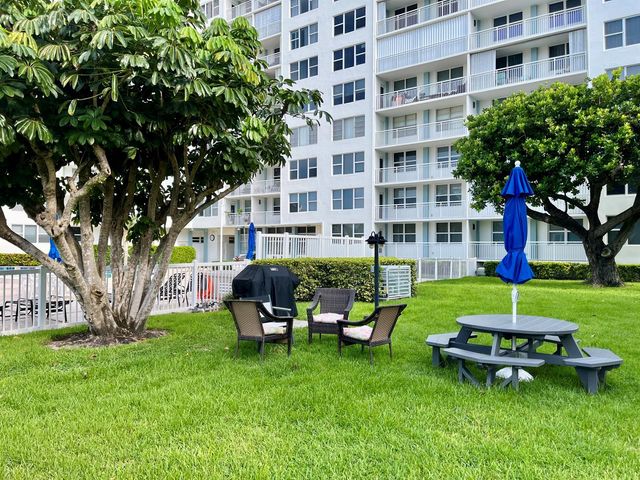 201 N Ocean Boulevard 302, Pompano Beach, FL 33062