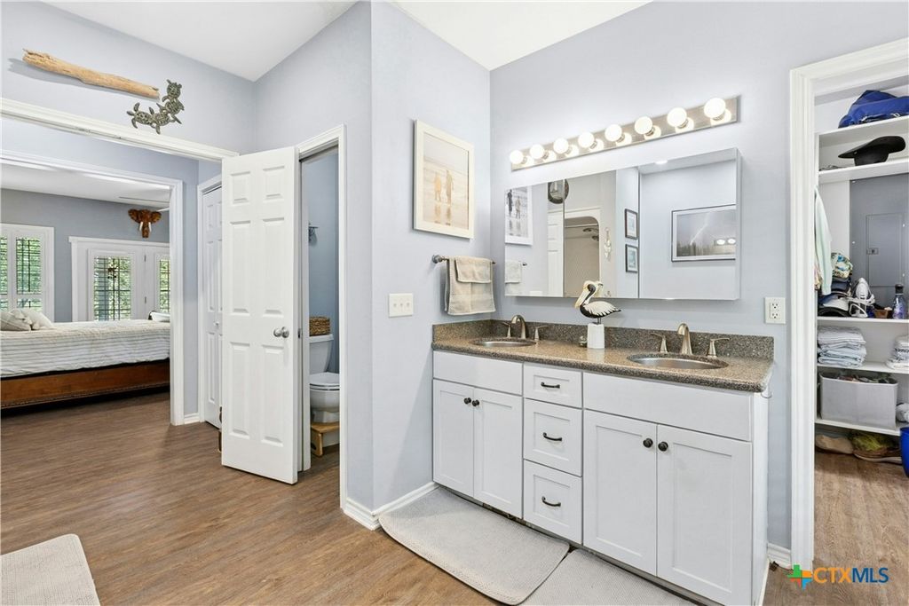 Image 12 of property listing at 412 Woody Hollow Road, Luling, TX 78648