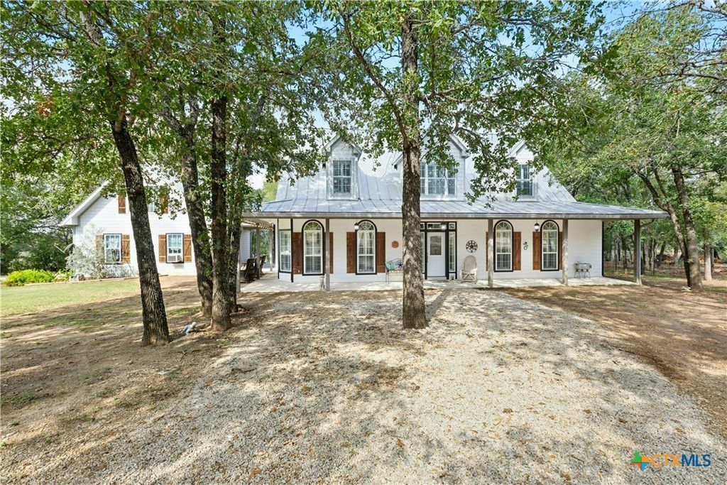 Image 24 of property listing at 412 Woody Hollow Road, Luling, TX 78648