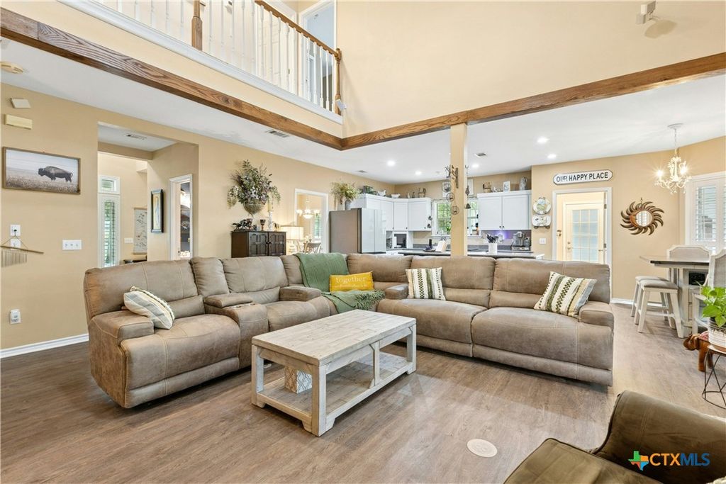 Image 9 of property listing at 412 Woody Hollow Road, Luling, TX 78648