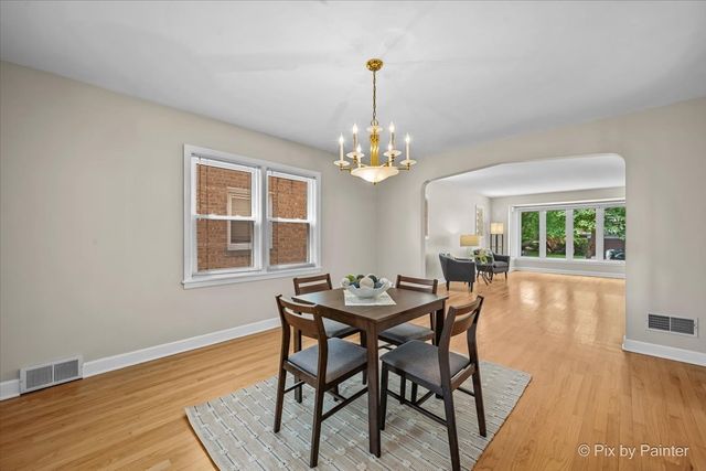 2921 W Birchwood Avenue, Chicago, IL 60645