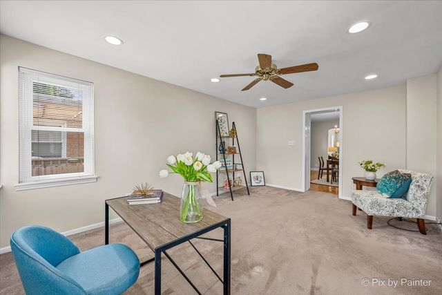 2921 W Birchwood Avenue, Chicago, IL 60645