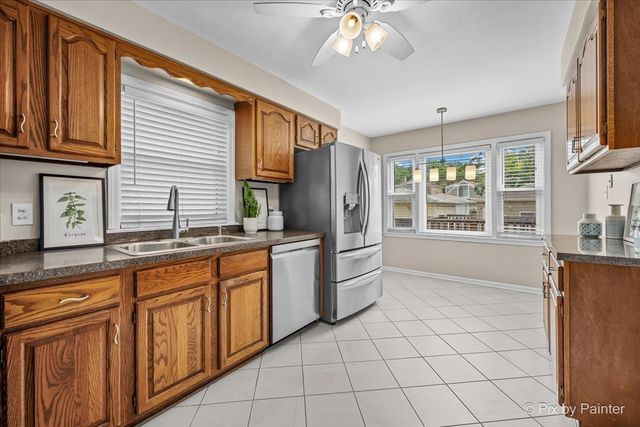 2921 W Birchwood Avenue, Chicago, IL 60645
