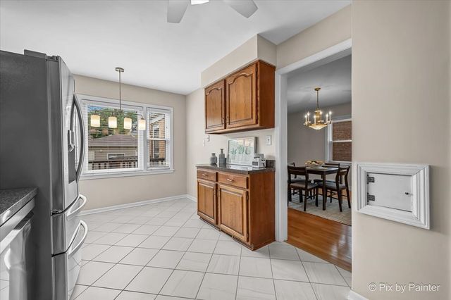 2921 W Birchwood Avenue, Chicago, IL 60645