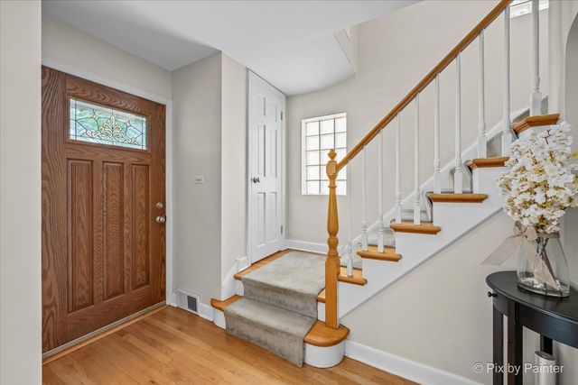 2921 W Birchwood Avenue, Chicago, IL 60645
