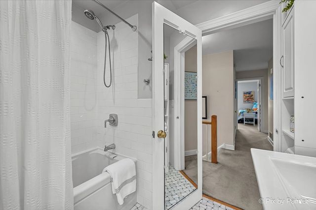 2921 W Birchwood Avenue, Chicago, IL 60645