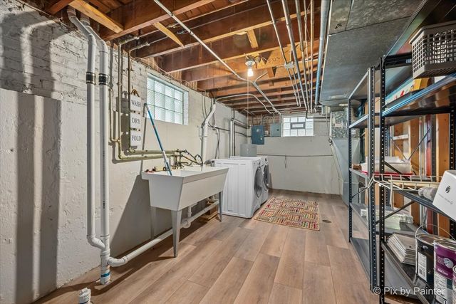 2921 W Birchwood Avenue, Chicago, IL 60645