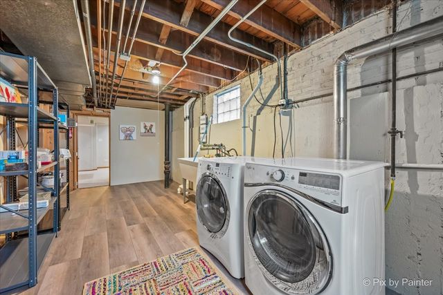 2921 W Birchwood Avenue, Chicago, IL 60645