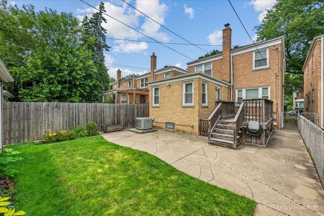 2921 W Birchwood Avenue, Chicago, IL 60645