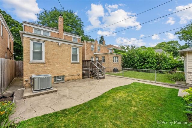 2921 W Birchwood Avenue, Chicago, IL 60645