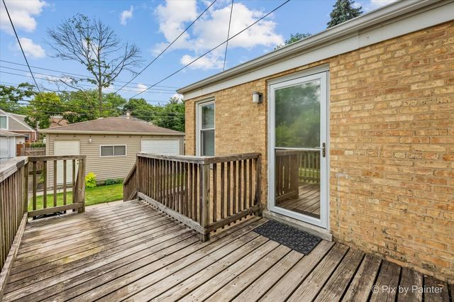 2921 W Birchwood Avenue, Chicago, IL 60645