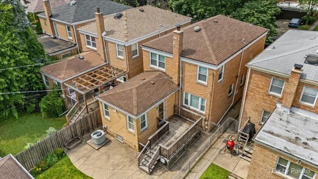2921 W Birchwood Avenue, Chicago, IL 60645