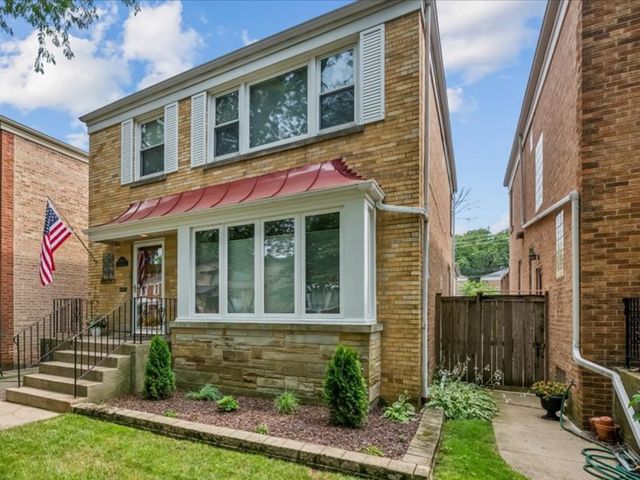 2921 W Birchwood Avenue, Chicago, IL 60645