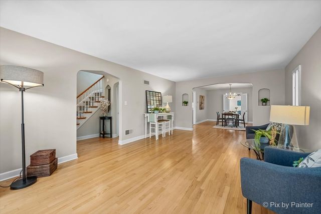2921 W Birchwood Avenue, Chicago, IL 60645