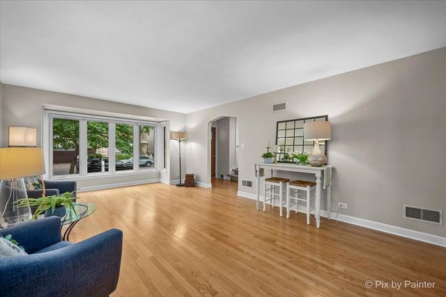 2921 W Birchwood Avenue, Chicago, IL 60645
