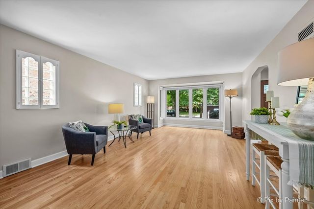 2921 W Birchwood Avenue, Chicago, IL 60645