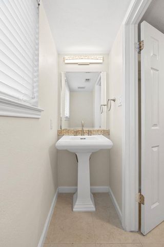 11204 Deadoak LN, Austin, TX 78759