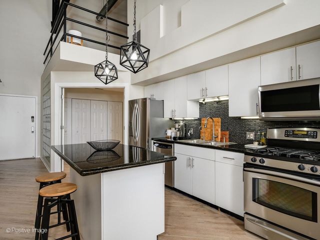 2614 N CLYBOURN Avenue 402, Chicago, IL 60614