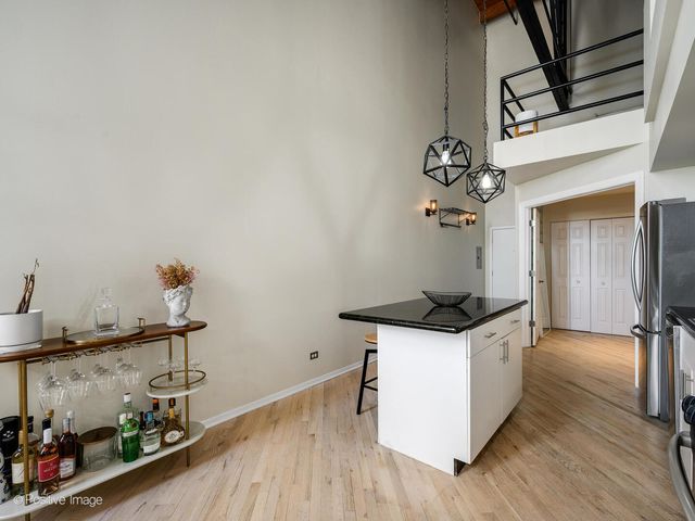 2614 N CLYBOURN Avenue 402, Chicago, IL 60614