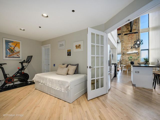 2614 N CLYBOURN Avenue 402, Chicago, IL 60614