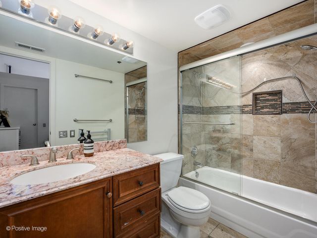 2614 N CLYBOURN Avenue 402, Chicago, IL 60614