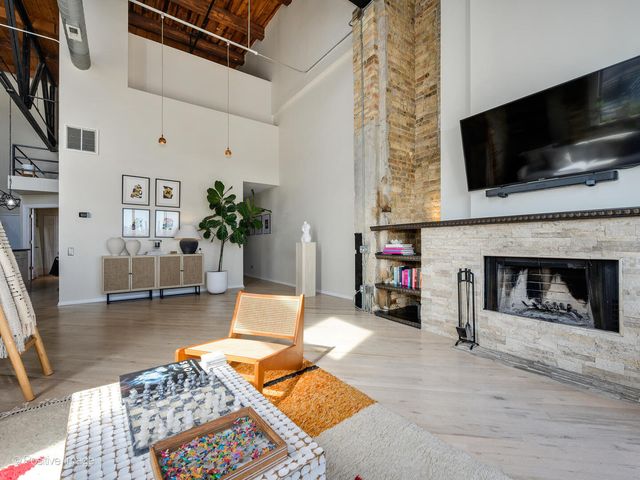 2614 N CLYBOURN Avenue 402, Chicago, IL 60614