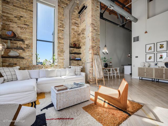 2614 N CLYBOURN Avenue 402, Chicago, IL 60614