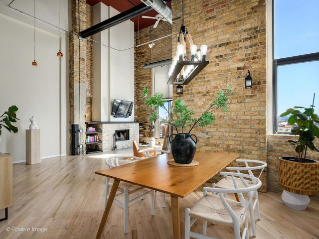 2614 N CLYBOURN Avenue 402, Chicago, IL 60614