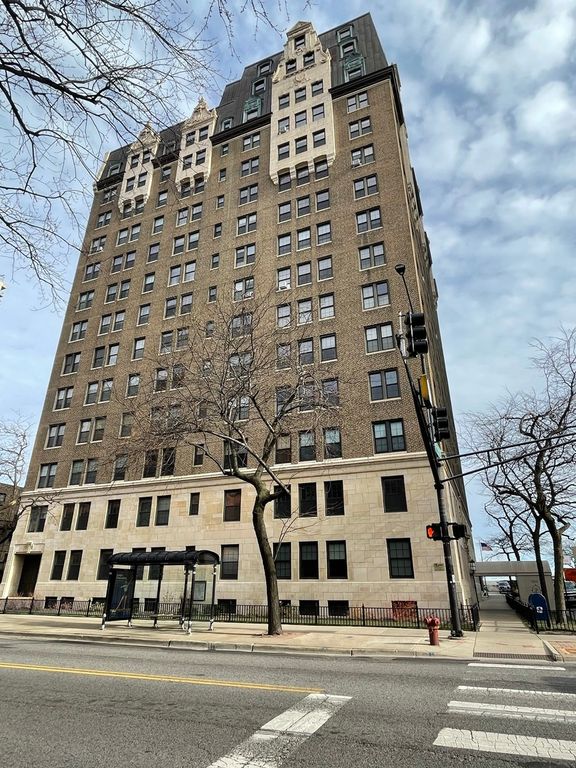 6101 N SHERIDAN Road 9H, Chicago, IL 60660
