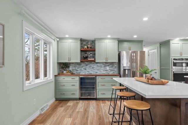 3225 N ABENDROTH STREET, Appleton, WI 54914