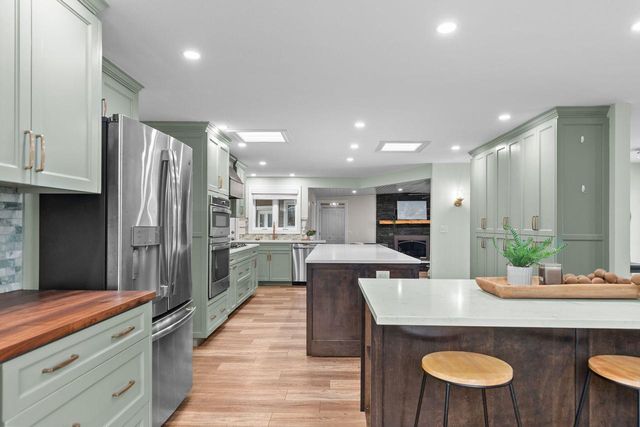 3225 N ABENDROTH STREET, Appleton, WI 54914