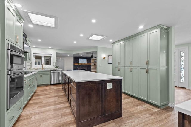 3225 N ABENDROTH STREET, Appleton, WI 54914