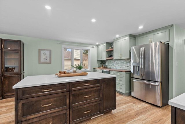 3225 N ABENDROTH STREET, Appleton, WI 54914