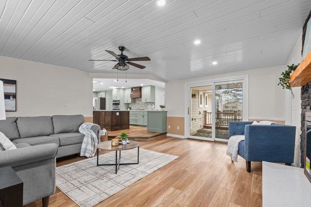 3225 N ABENDROTH STREET, Appleton, WI 54914